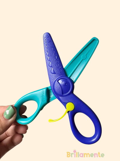 Tijera sistema de resorte. Niños/as