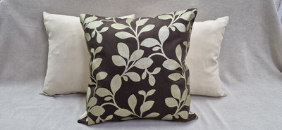 Fundas de almohadones con detalles metalizados