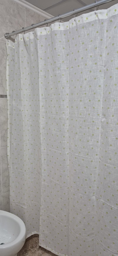 Cortina de baño con lunares