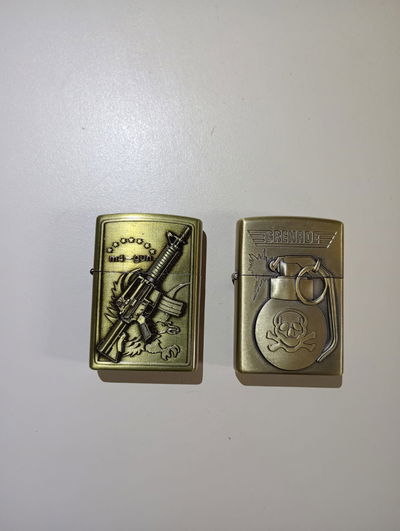 Encendedor Zippo Armas dorado