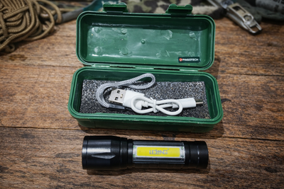Linterna Led  LELONG USB Mini