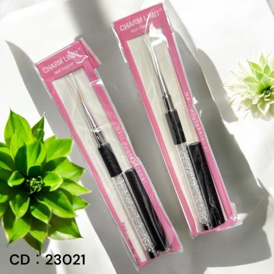 Pincel liner con tapa Charm