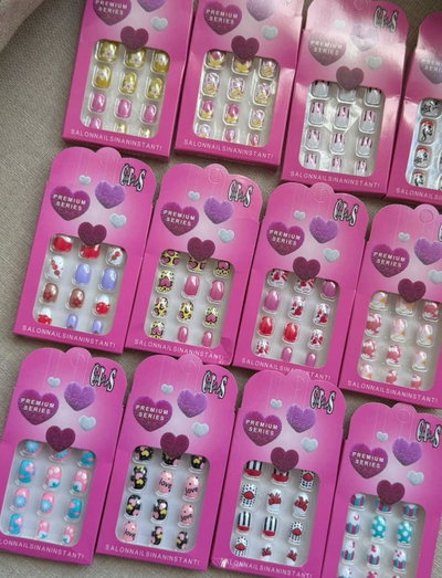 Press on nails nena 