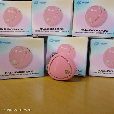 Masajeador Facial EMS & Sónico