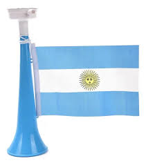 corneta con bandera argentina