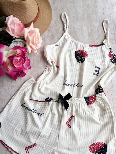Pijama blanco corazones