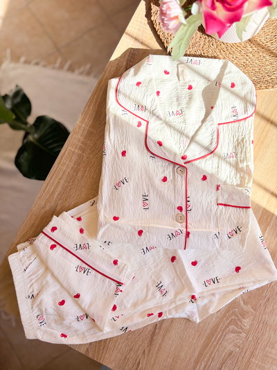 Pijama corazones rojos