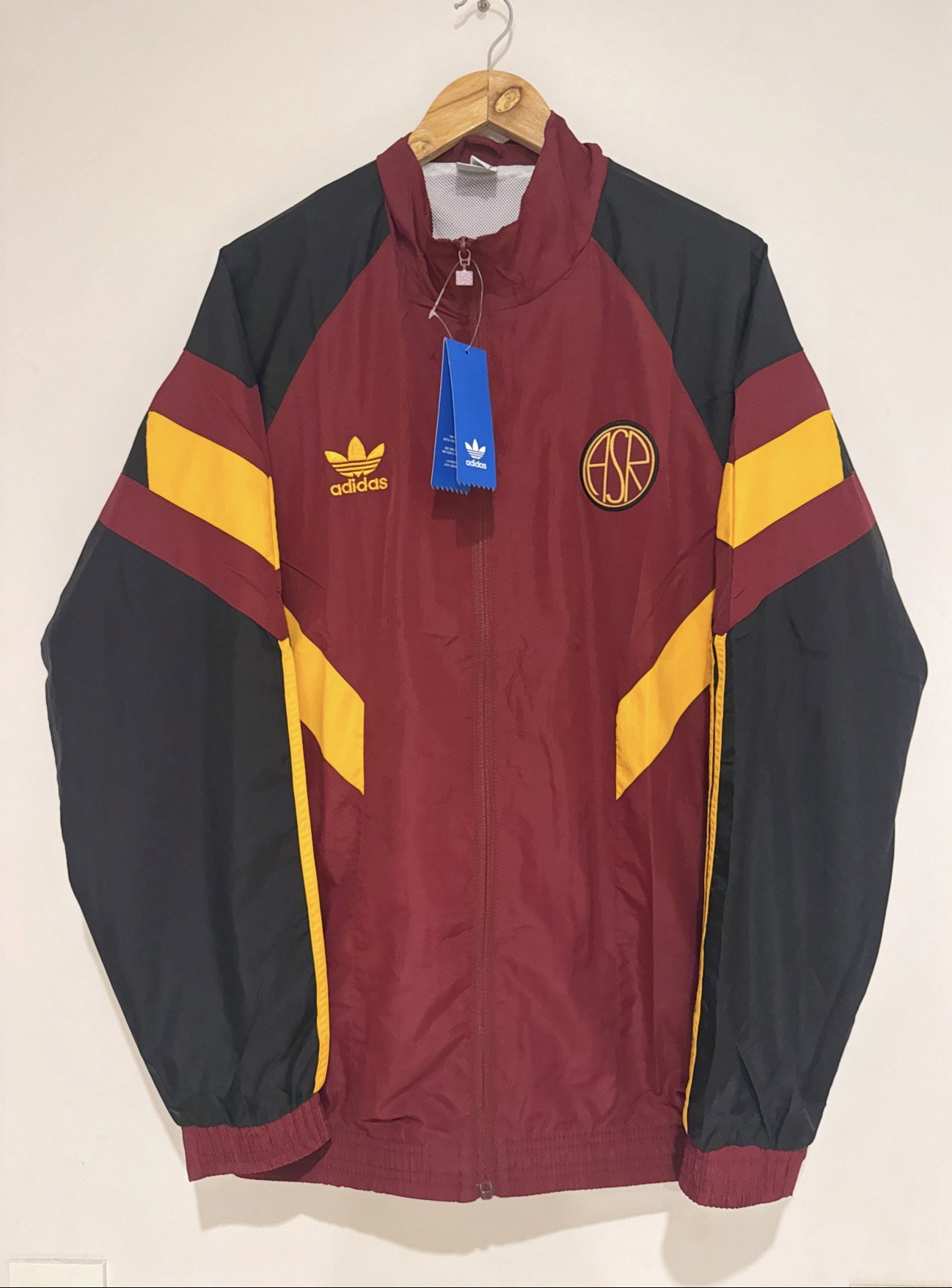 Campera Roma Rompevientos Impermeable | Jersey.tuc