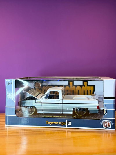 Chevrolet Silverado escala 1:24