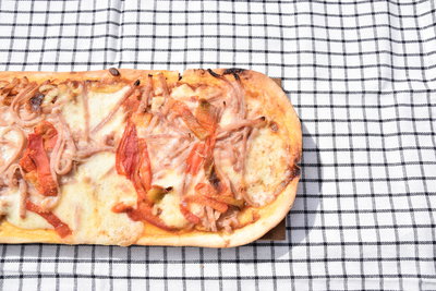 Pizza Jamón y Morrón