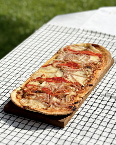 Pizza Jamón y Morrón