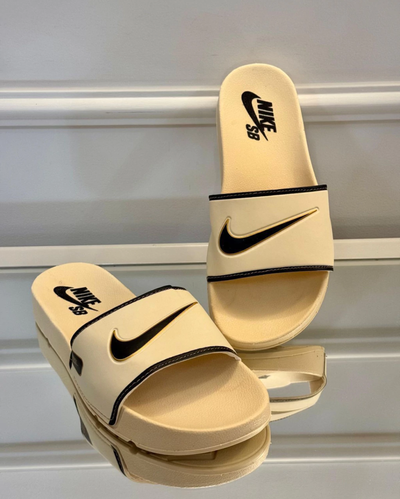 Ojota Nike borde dorado