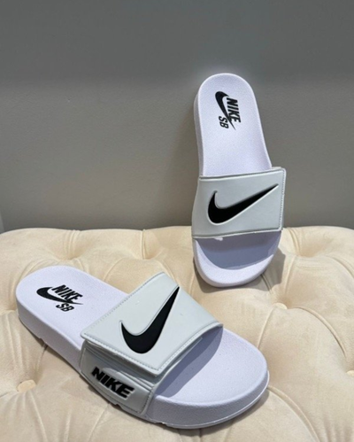 Ojotas Nike con velcro, blanca