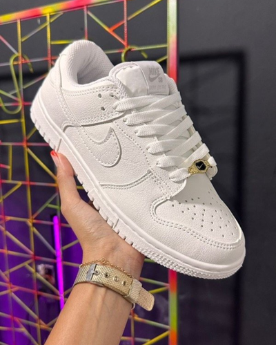 Nike Dunk White Luxo