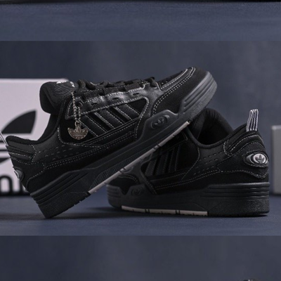 Adi 2000 Black Linea Blanca