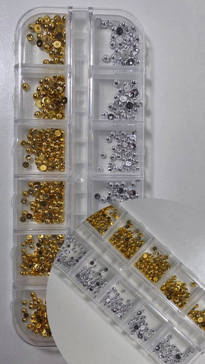 STRASS DORADOS Y PLATEADOS X12 COMPARTIMIENTOS 