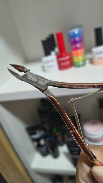 Corta cuticula charm límit 