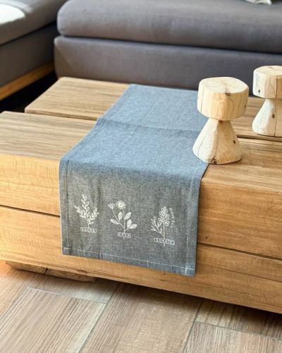 Camino de mesa (sueña crea sonrie - gris jean)