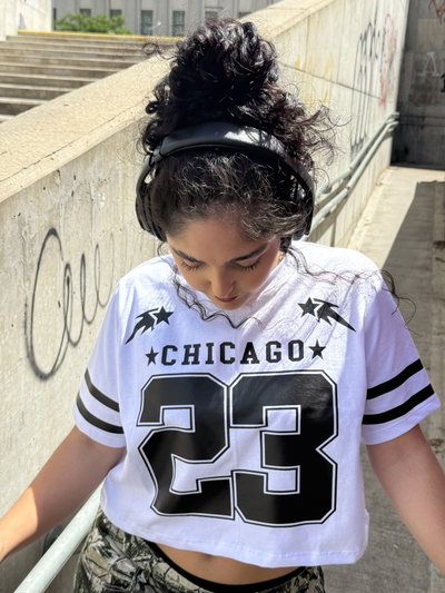REMERA CROP CHICAGO 23