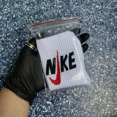 NIKE “BLANCO Y ROJO”
