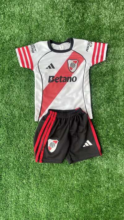 CONJUNTO DE BEBÉ DE RIVER 