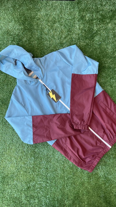 CAMPERA ROMPEVIENTO CELESTE