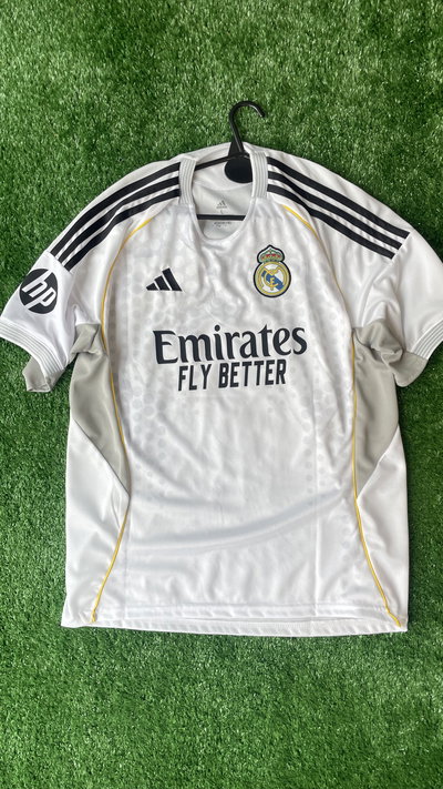 CAMISETA TITULAR DE REAL MADRID 2025