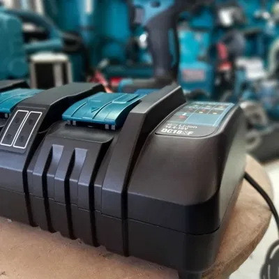 Multicargador P/ Baterias 4 Puertos 14.4v-18v Makita DC18SF