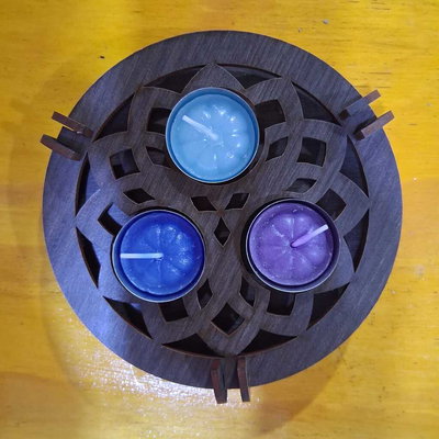 PORTA VELAS DE MADERA CIRCULAR TRIPLE - Con velas