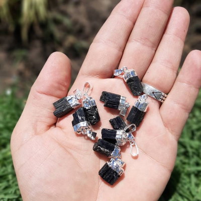 DIJE TURMALINA NEGRA CHICA - En bruto con electroplay