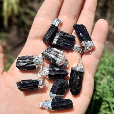 DIJE TURMALINA NEGRA MEDIANA - En bruto con electroplay