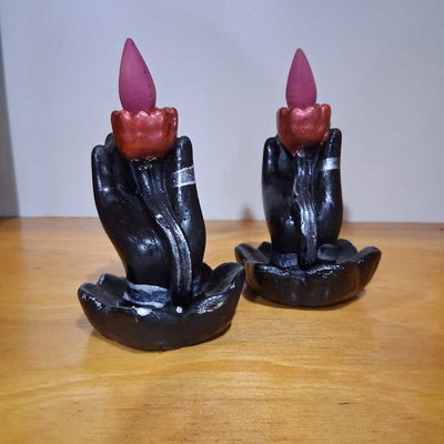 CASCADA DE HUMO MANO CON FLOR - 10 cm