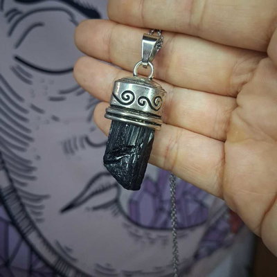 DIJE TURMALINA NEGRA GRANDE - En bruto con capuchón labrado