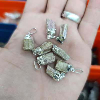 DIJE TURMALINA ROSA CHICA (RUBELITA) - En bruto con electroplay