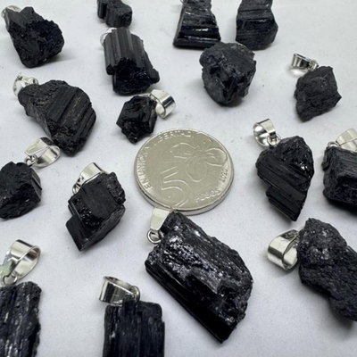 DIJE TURMALINA NEGRA CHICA - En bruto