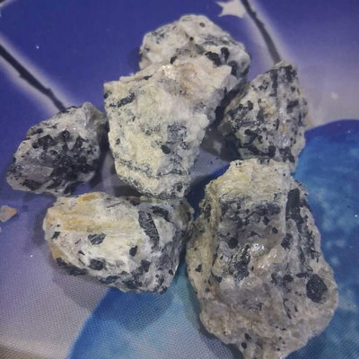 CUARZO TURMALINADO - En bruto