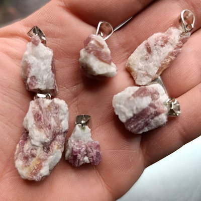 DIJE CUARZO CON TURMALINA ROSA - En bruto