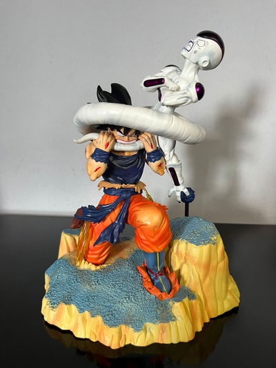 GOKU MUERDE A FREEZER DIORAMA (DRAGON BALL)