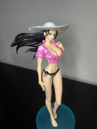 NICO ROBIN TRAJE EN BAÑO (WAIFUS) 25CM