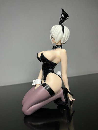NIER 2B ARRODILLADA (WAIFUS) 15CM