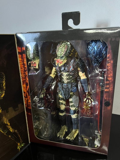PREDATOR ARMORED LOST (NECA)