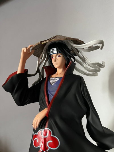 DIORAMA DE ITACHI (NARUTO) 40CM