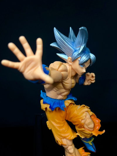 Goku Ultra Instinto (22CM) Figura Dragon Ball - Girutoys