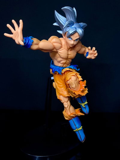 Goku Ultra Instinto (22CM) Figura Dragon Ball - Girutoys