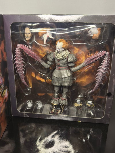 It Pennywise Dancing Clown (19CM) Figura Articulada NECA - Girutoys