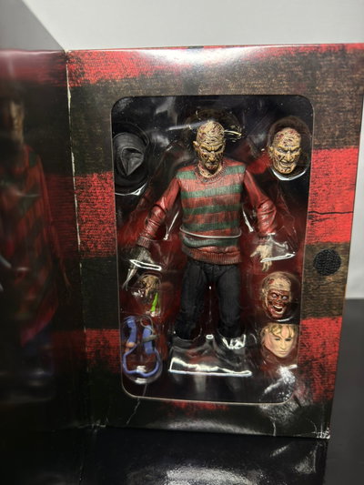 Freddy Krueger (18CM) Figura Articulada NECA - Girutoys