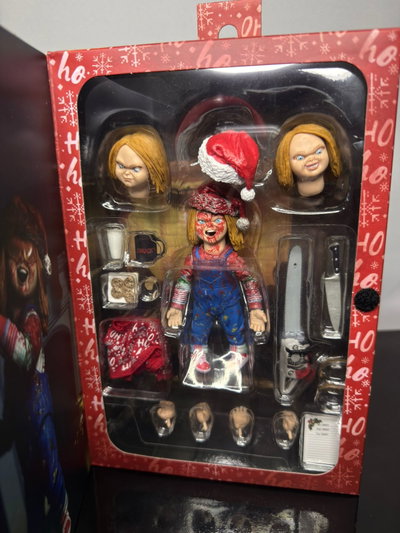 Chucky Edición Navidad (13CM) Figura Articulada NECA - Girutoys