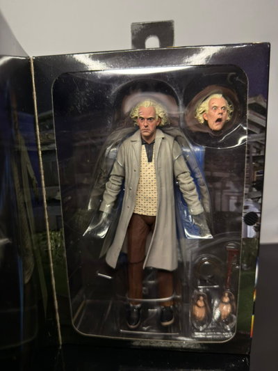 DOC BROWN VOLVER AL FUTURO (18CM) FIGURA ARTICULADA NECA - GIRUTOYS