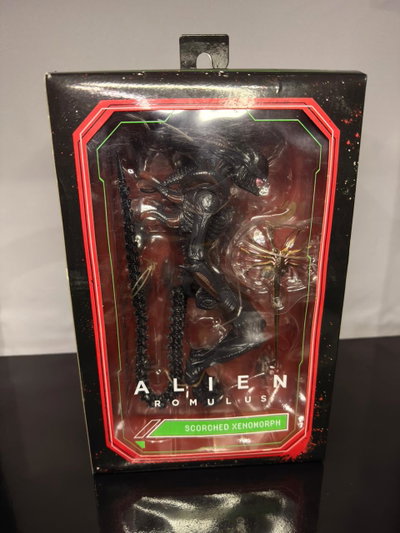 Alien Romulus Scorched Xenomorph (25CM) Figura Articulada NECA - Girutoys