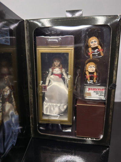 Anabelle The Conjuring (16CM) Figura Articulada NECA - Girutoys